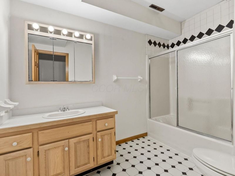 5050 Forest Trail, Columbus, OH 43230 Photo 36