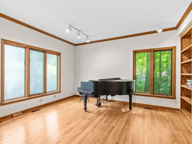 5050 Forest Trail, Columbus, OH 43230 Photo 7