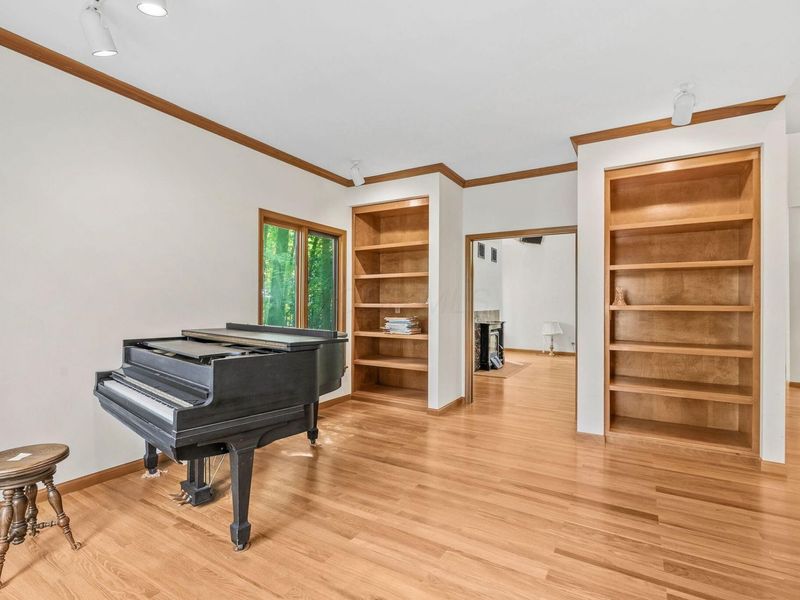 5050 Forest Trail, Columbus, OH 43230 Photo 8