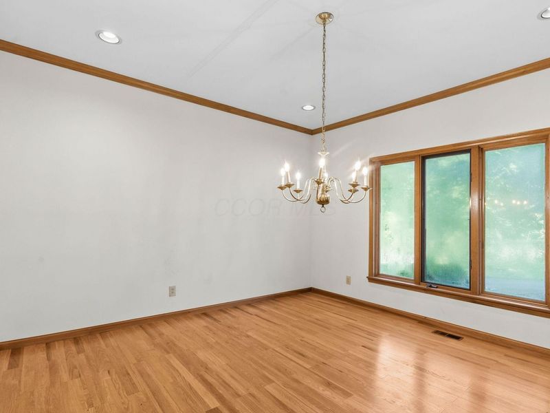 5050 Forest Trail, Columbus, OH 43230 Photo 9