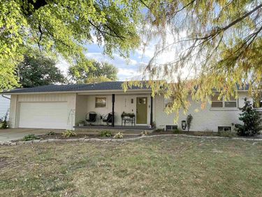 1512 N Glenhurst, Wichita, KS 67212