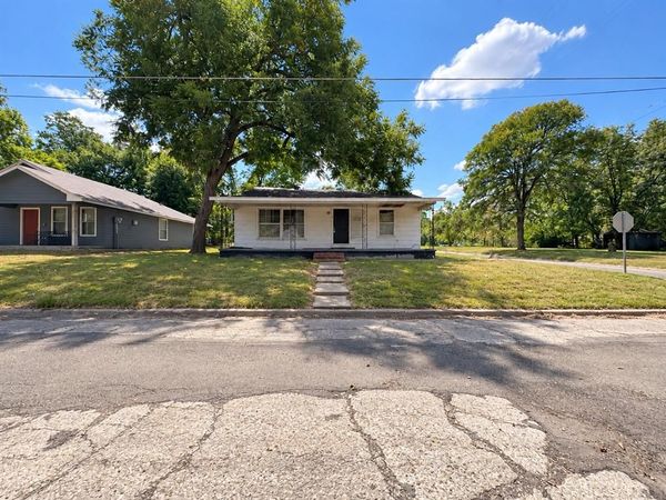 308 W Taylor Street, Clarksville, TX 75426