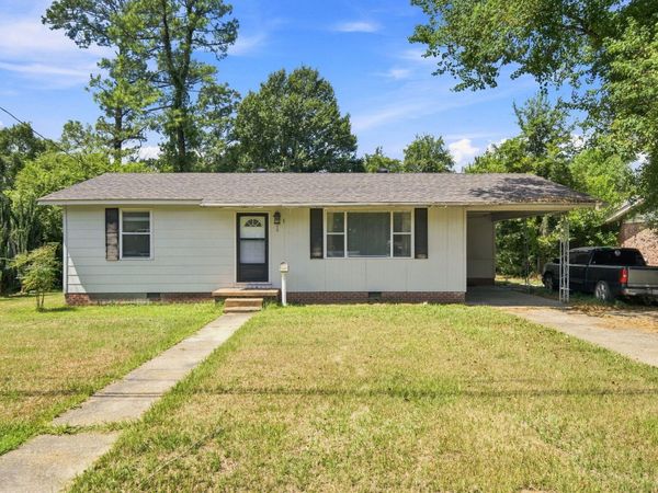 210 Smith St., Petal, MS 39465