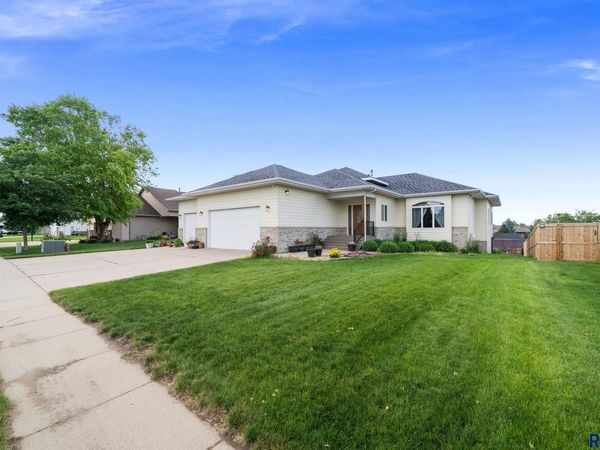 7708 W Justice St, Sioux Falls, SD 57106