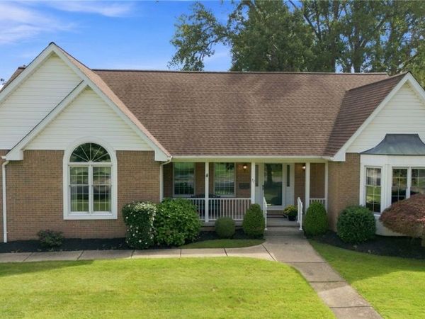 71 Sandhurst Ln, Amherst, NY 14221