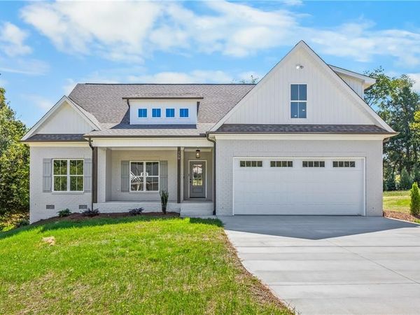 158 Beauchamp Oaks Court, Advance, NC 27006