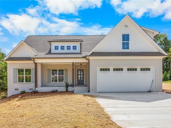 158 Beauchamp Oaks Court, Advance, NC 27006