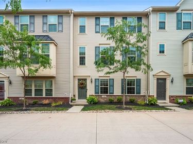 1385 Annette Court, Lakewood, OH 44107