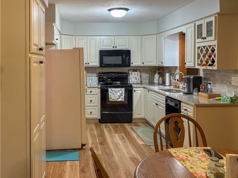 513 Park Ridge Drive, Munroe Falls, OH 44262 Photo 7