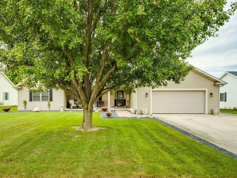 1417 Apache Trail, Wapakoneta, OH 45895 Photo 2