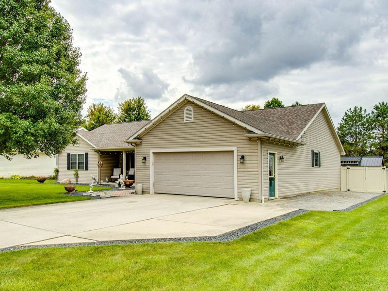 1417 Apache Trail, Wapakoneta, OH 45895 Photo 3