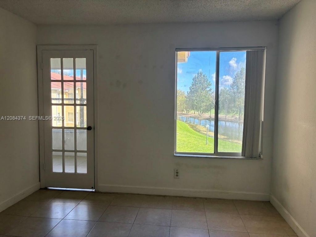 12730 Vista Isles Dr, Unit 823, Sunrise, FL 33325 Photo