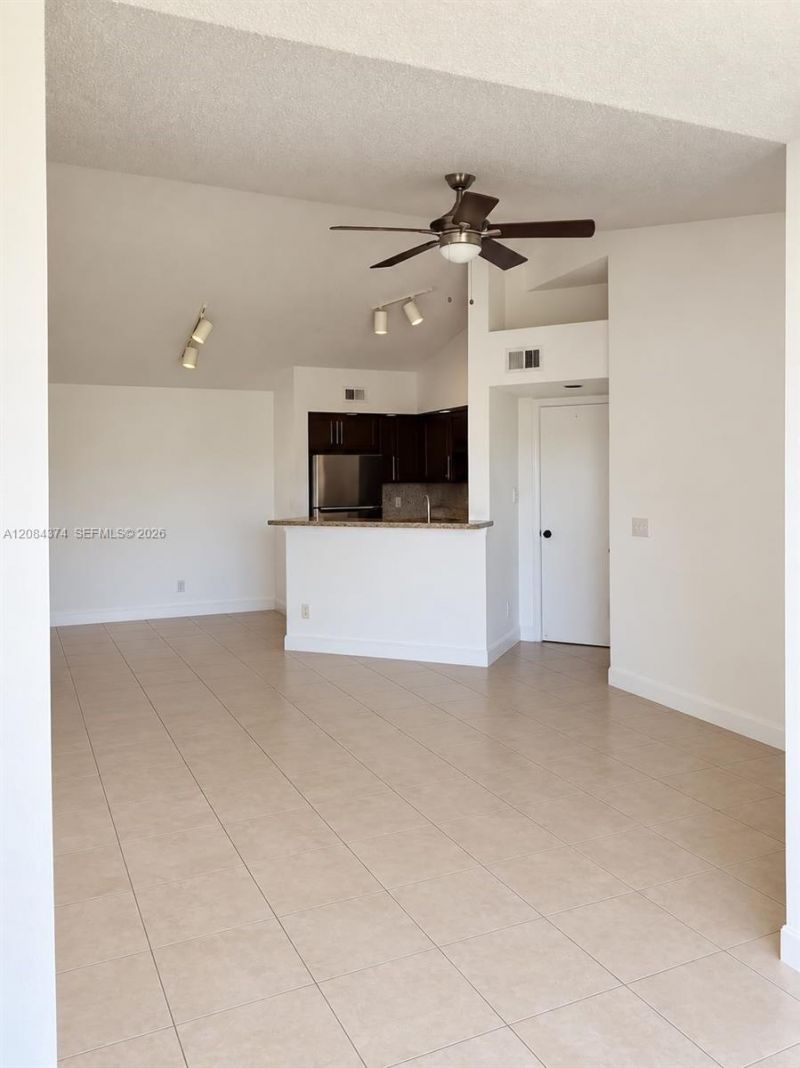 12730 Vista Isles Dr, Unit 823, Sunrise, FL 33325 Photo