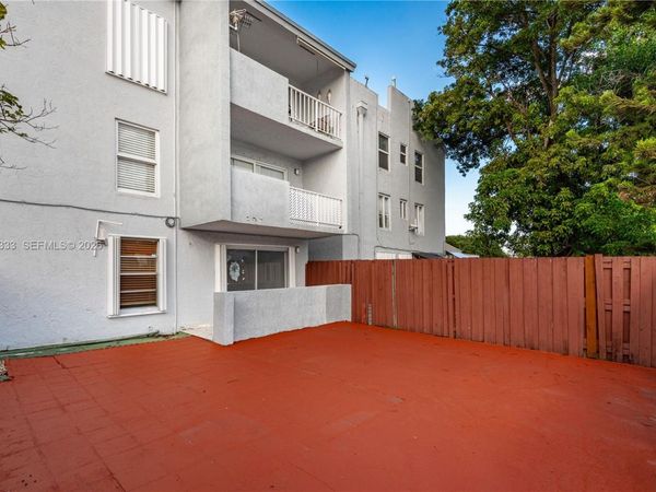 1725 W 60th St, Unit F126, Hialeah, FL 33012