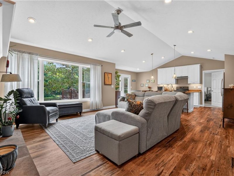1110 Evening Star Drive, Roaming Shores, OH 44085 Photo 9
