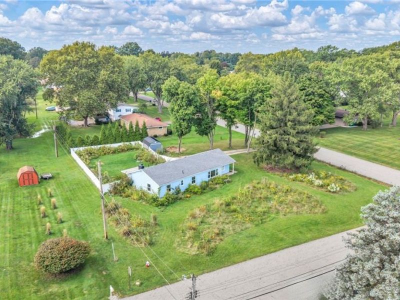 5565 Brentwood Avenue NW, North Canton, OH 44720 Photo 1