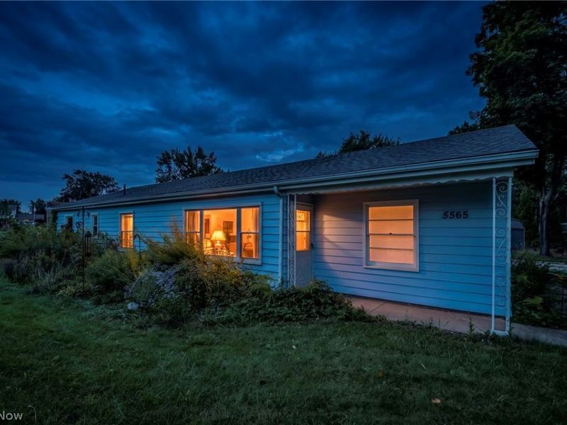 5565 Brentwood Avenue NW, North Canton, OH 44720 Photo 2