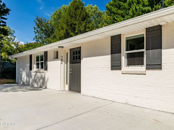 700 Lakeview Drive, Loudon, TN 37774