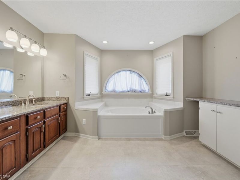 5336 Wood Trail Avenue NE, Canton, OH 44705 Photo 26
