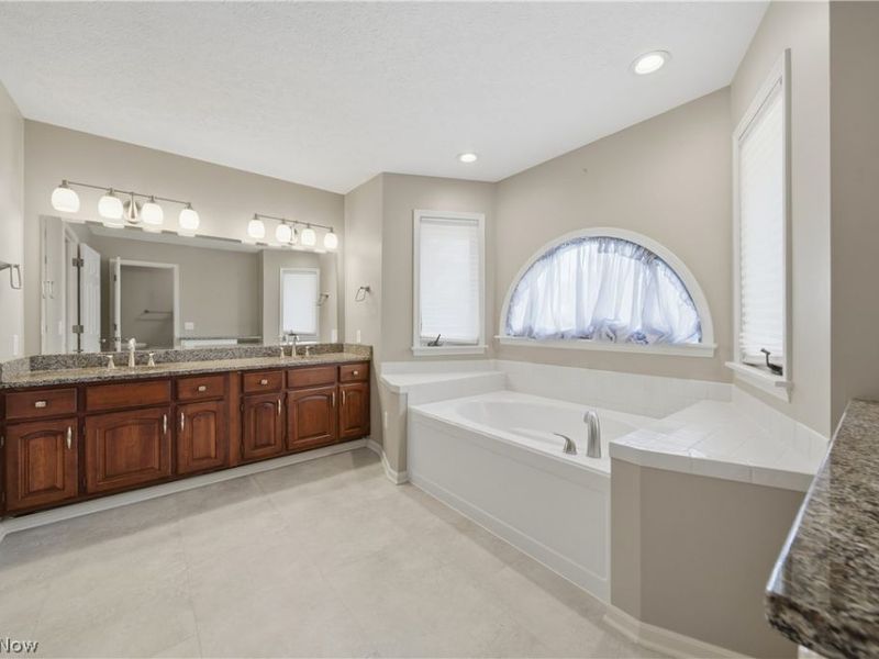 5336 Wood Trail Avenue NE, Canton, OH 44705 Photo 27