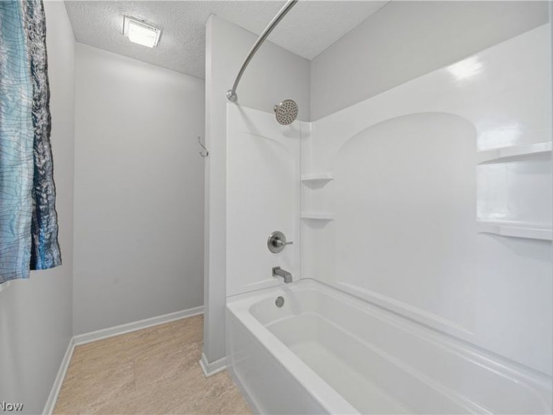 5336 Wood Trail Avenue NE, Canton, OH 44705 Photo 32