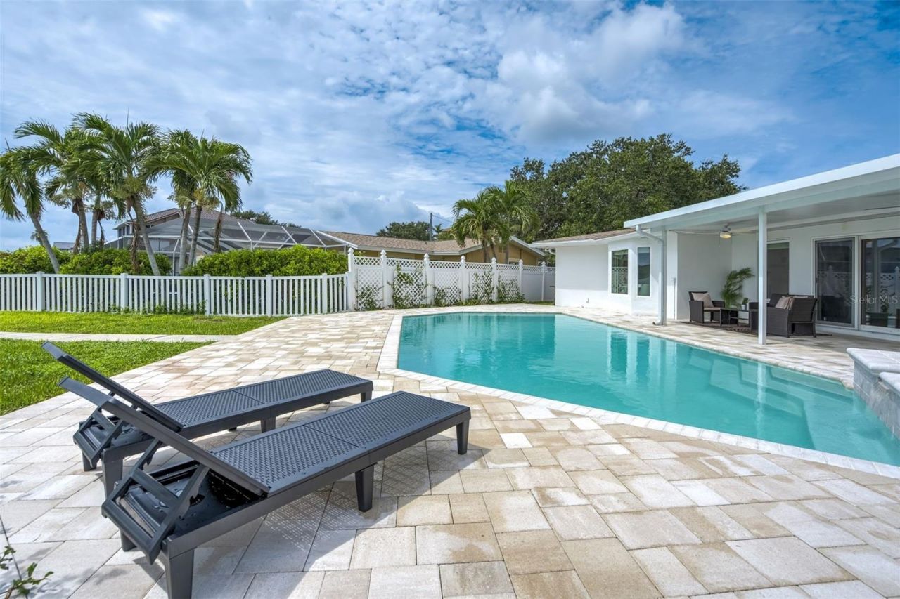 201 Driftwood Lane, Largo, FL 33770 Photo