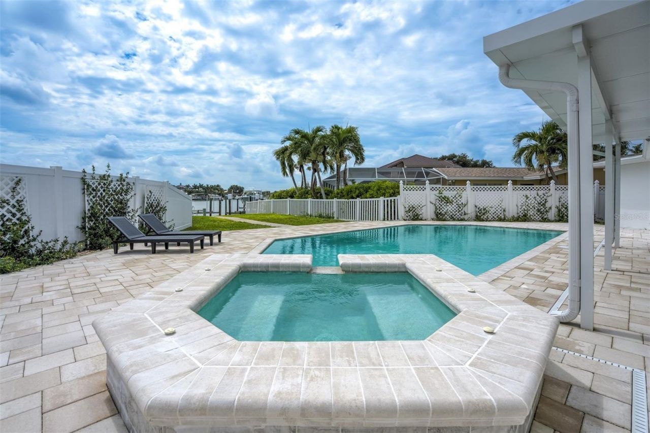 201 Driftwood Lane, Largo, FL 33770 Photo
