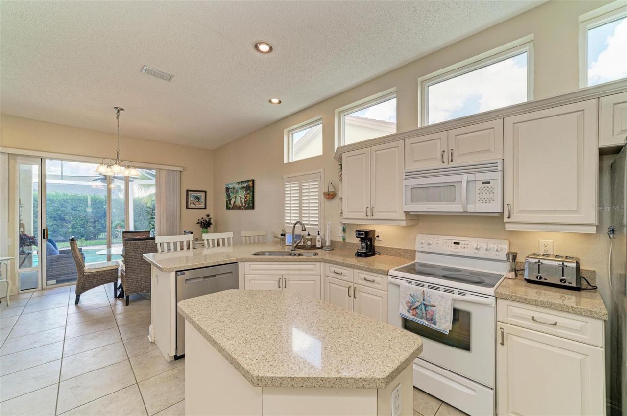 4729 Peridia Boulevard E, Bradenton, FL 34203 Photo