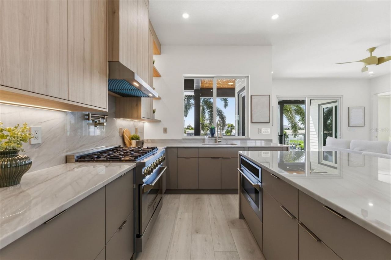 7870 Causeway Boulevard S, Saint Petersburg, FL 33707 Photo