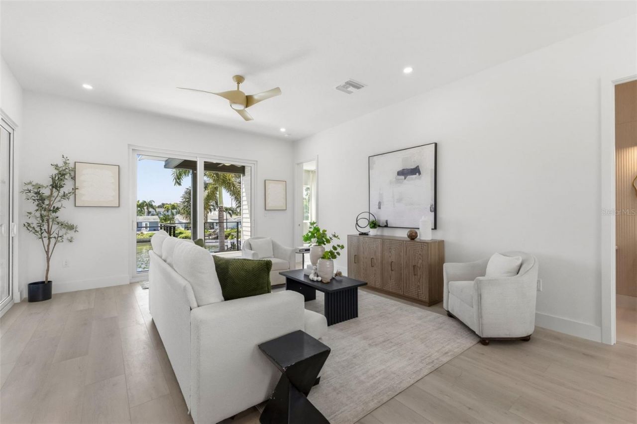 7870 Causeway Boulevard S, Saint Petersburg, FL 33707 Photo