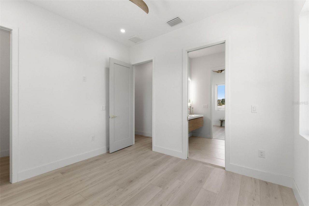 7870 Causeway Boulevard S, Saint Petersburg, FL 33707 Photo
