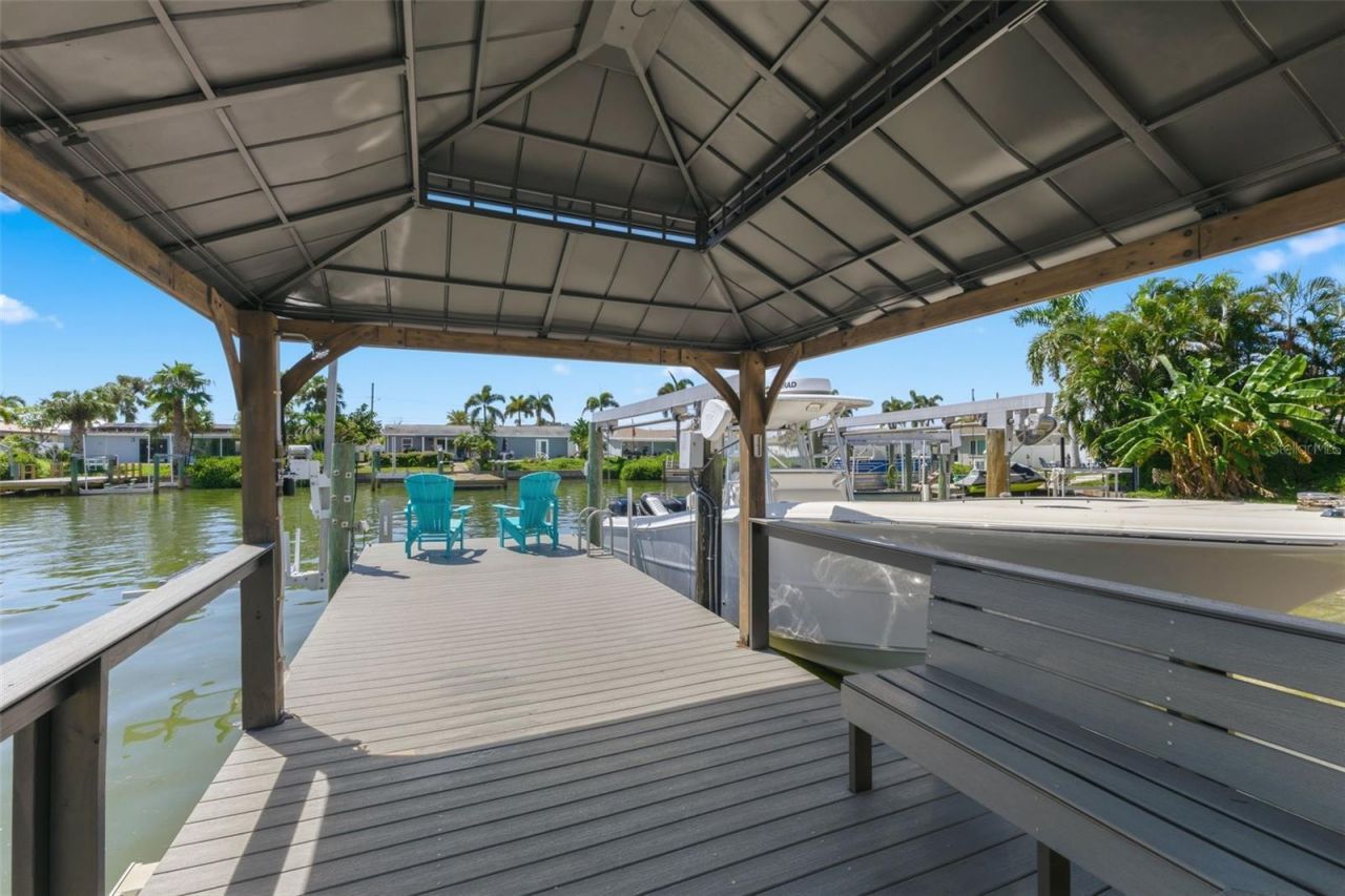 7870 Causeway Boulevard S, Saint Petersburg, FL 33707 Photo