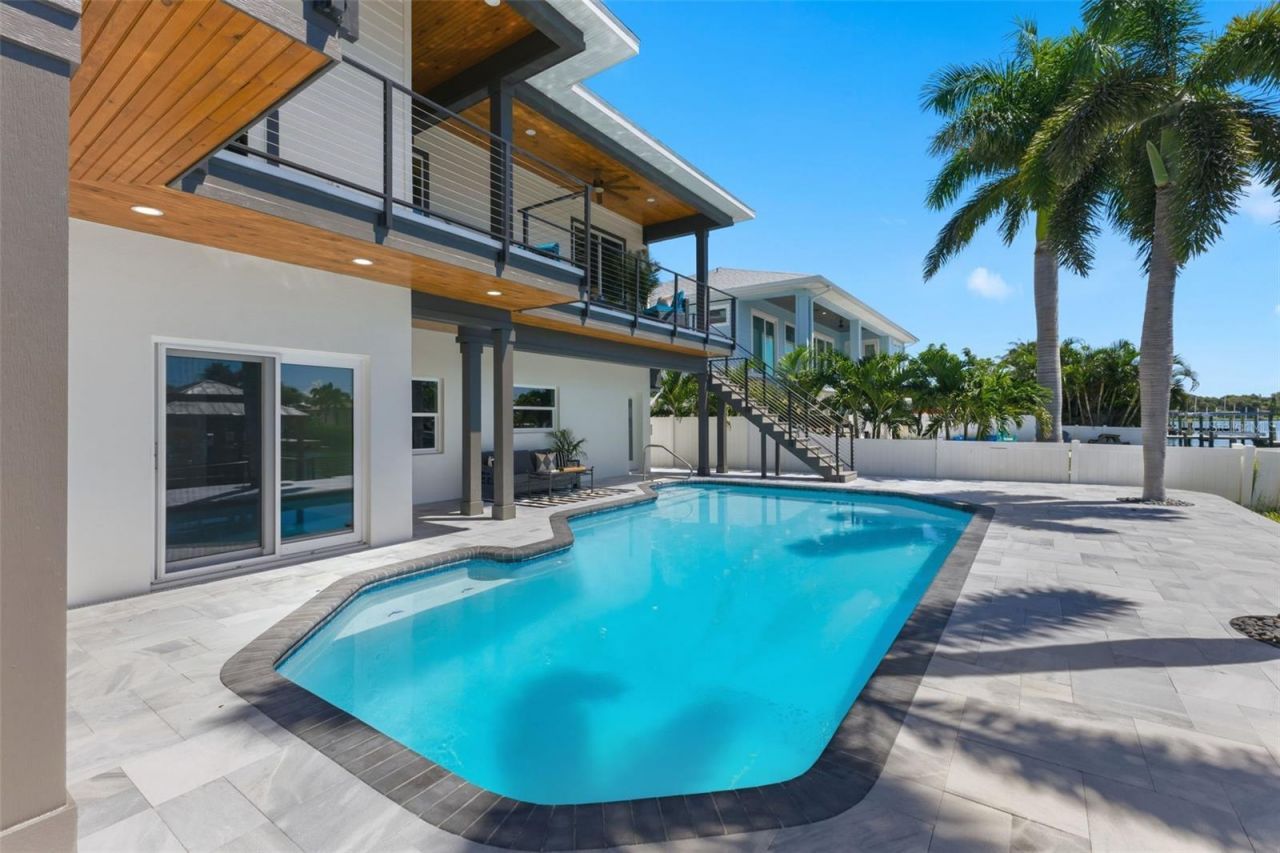 7870 Causeway Boulevard S, Saint Petersburg, FL 33707 Photo