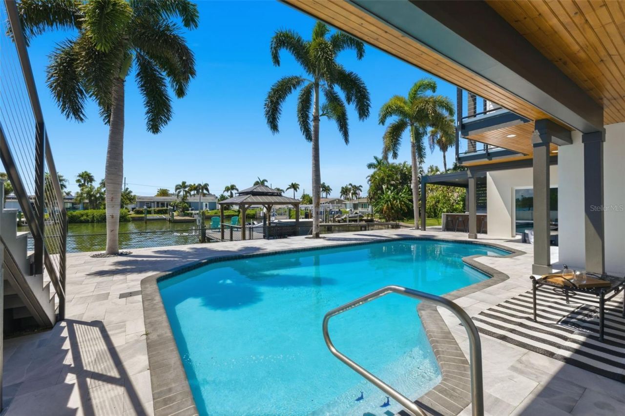 7870 Causeway Boulevard S, Saint Petersburg, FL 33707 Photo