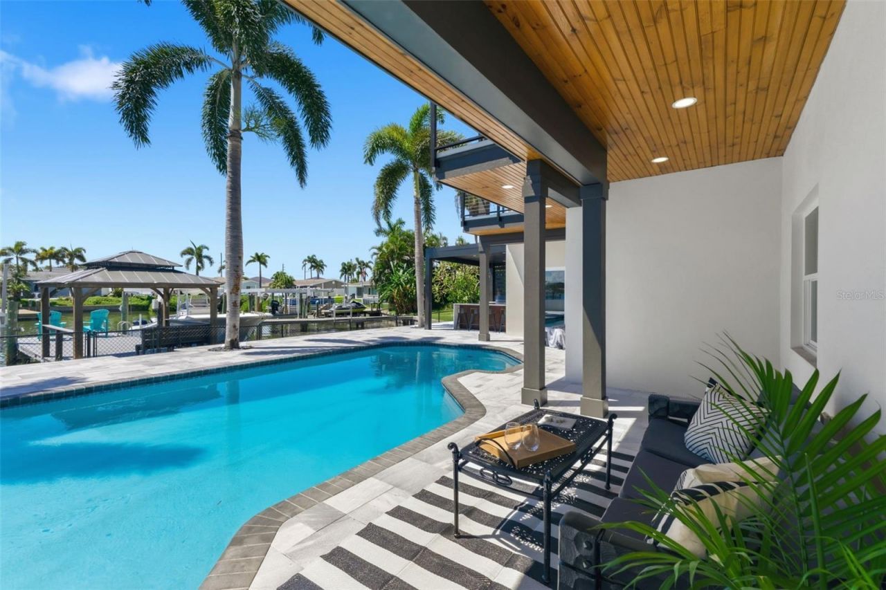 7870 Causeway Boulevard S, Saint Petersburg, FL 33707 Photo
