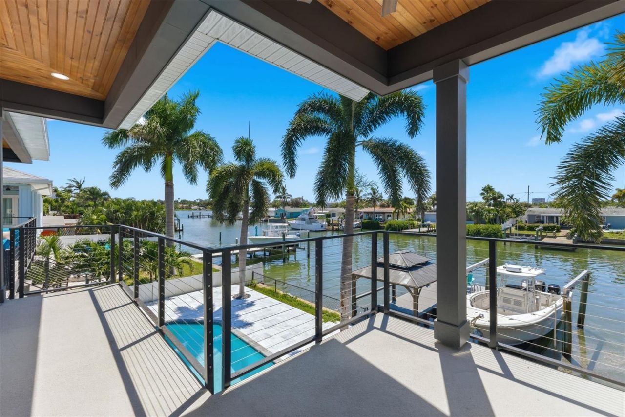 7870 Causeway Boulevard S, Saint Petersburg, FL 33707 Photo
