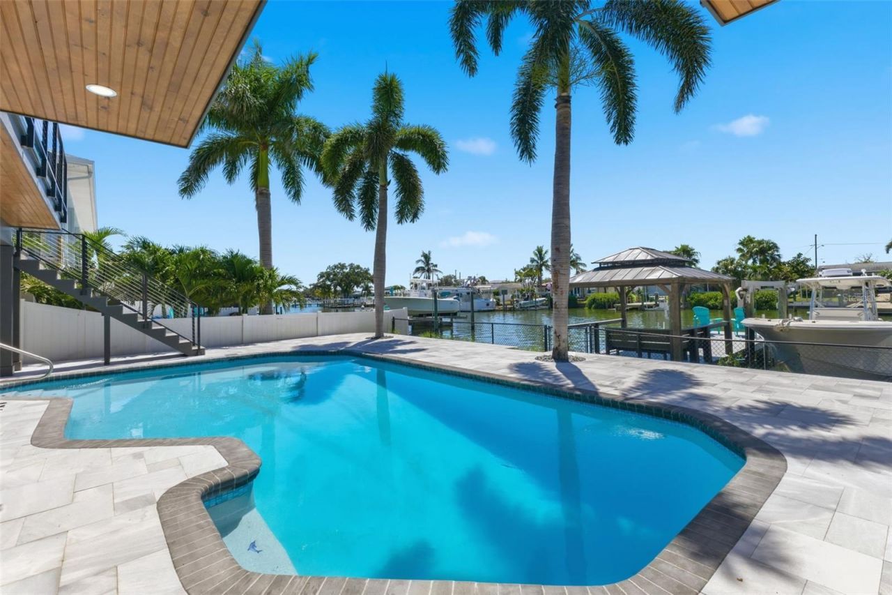 7870 Causeway Boulevard S, Saint Petersburg, FL 33707 Photo