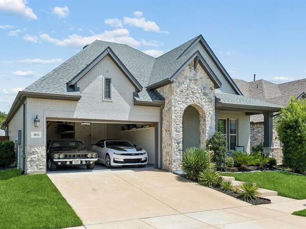 1812 Leo Drive, Van Alstyne, TX 75495