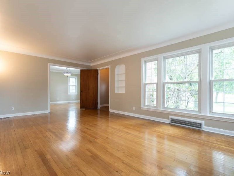 2099 Miramar Boulevard, South Euclid, OH 44121 Photo 13