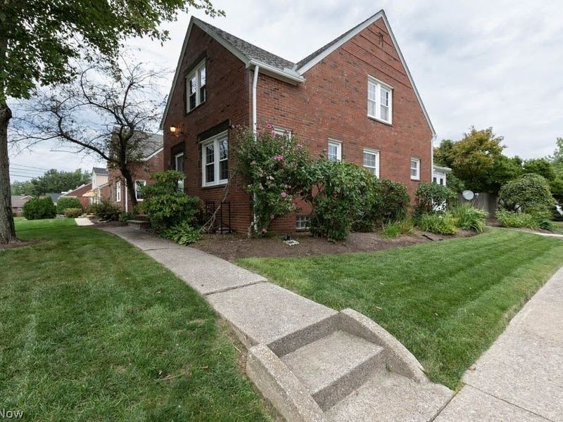 2099 Miramar Boulevard, South Euclid, OH 44121 Photo 3