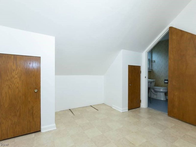 2099 Miramar Boulevard, South Euclid, OH 44121 Photo 32