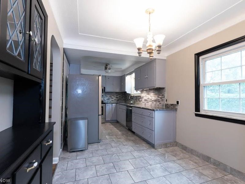 2099 Miramar Boulevard, South Euclid, OH 44121 Photo 6
