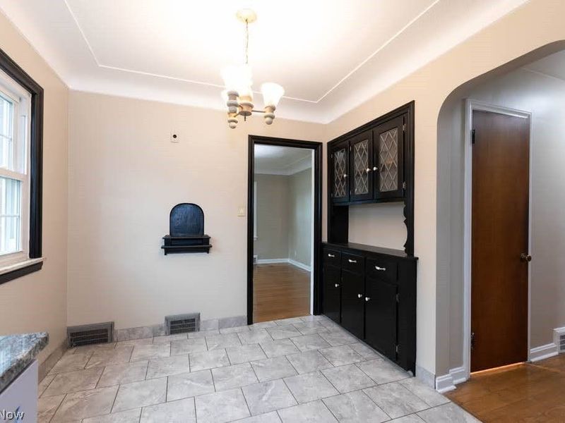 2099 Miramar Boulevard, South Euclid, OH 44121 Photo 8