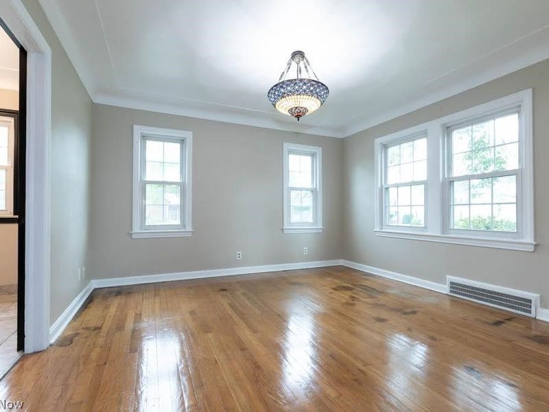 2099 Miramar Boulevard, South Euclid, OH 44121 Photo 9