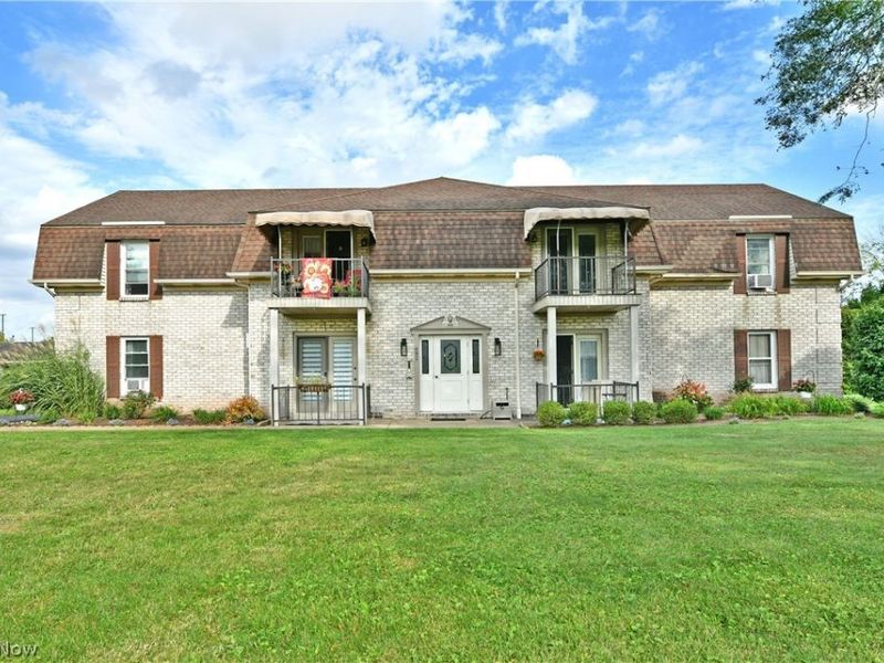 882 Pearson Circle, Unit 1, Youngstown, OH 44512 Photo 1