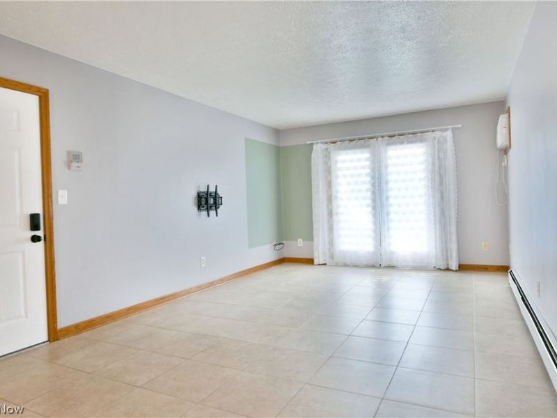 882 Pearson Circle, Unit 1, Youngstown, OH 44512 Photo 12