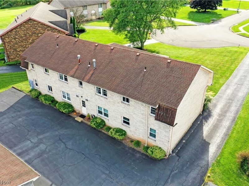 882 Pearson Circle, Unit 1, Youngstown, OH 44512 Photo 4