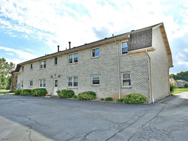 882 Pearson Circle, Unit 1, Youngstown, OH 44512 Photo 7