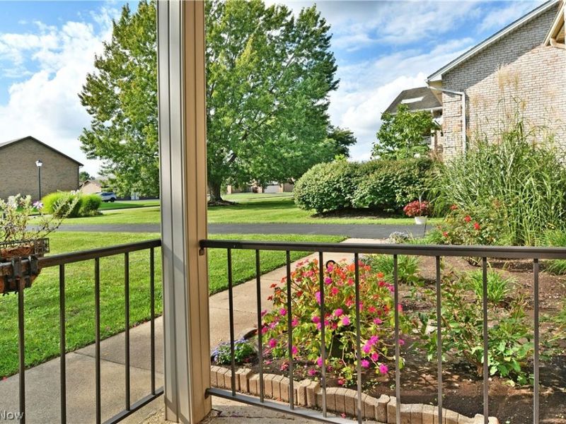 882 Pearson Circle, Unit 1, Youngstown, OH 44512 Photo 8