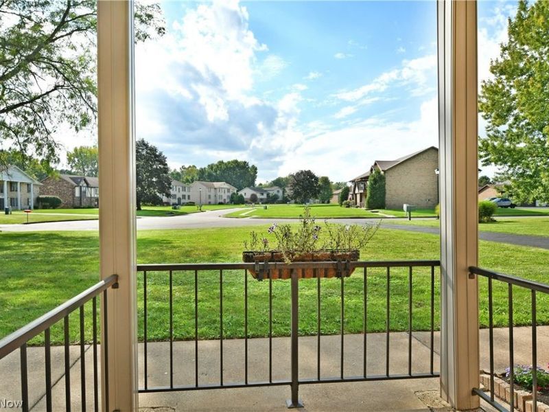 882 Pearson Circle, Unit 1, Youngstown, OH 44512 Photo 9
